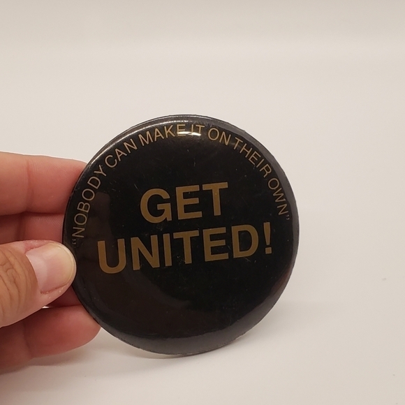 Get United Nobody can make it on their own button pin - Picture 1 of 4